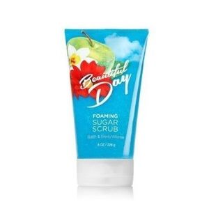 Bath & Body Works / Beautiful Day Foaming Sugar Scrub 🛁